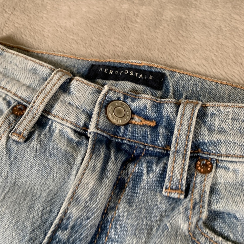 Aeropostale Mom Jean Womens 2 Light Wash High Rise Straight Leg Distressed Denim - Picture 2 of 11